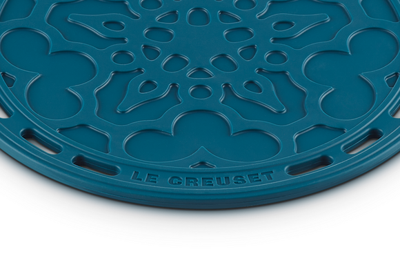 Le Creuset siliconen onderzetter 20 cm deep teal - afb. 2